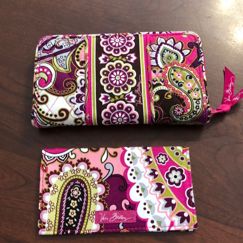 Vera Bradley Very Berry Paisley -zip around wallet